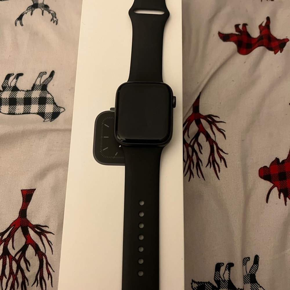 Space grey 44 mm Apple Watch 5 series
